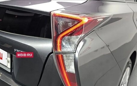 Toyota Prius IV XW50, 2017 год, 1 850 000 рублей, 6 фотография