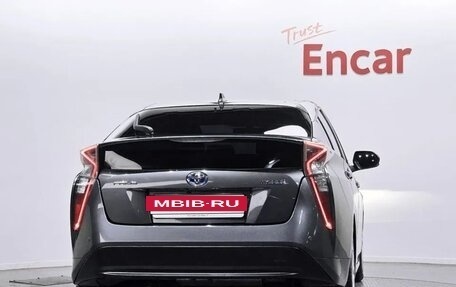 Toyota Prius IV XW50, 2017 год, 1 850 000 рублей, 4 фотография
