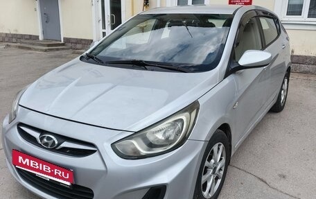 Hyundai Solaris II рестайлинг, 2013 год, 650 000 рублей, 2 фотография