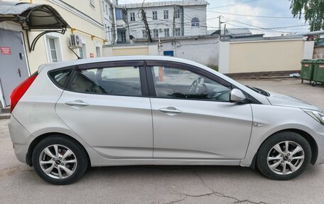 Hyundai Solaris II рестайлинг, 2013 год, 650 000 рублей, 4 фотография