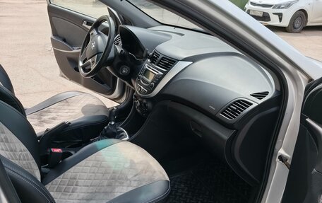 Hyundai Solaris II рестайлинг, 2013 год, 650 000 рублей, 13 фотография