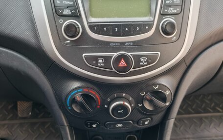 Hyundai Solaris II рестайлинг, 2013 год, 650 000 рублей, 18 фотография