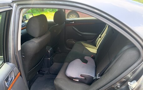 Toyota Avensis III рестайлинг, 2006 год, 630 000 рублей, 13 фотография