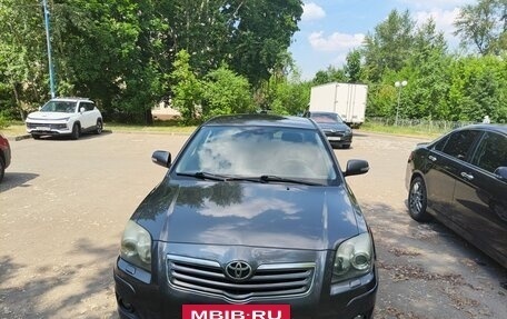 Toyota Avensis III рестайлинг, 2006 год, 630 000 рублей, 2 фотография