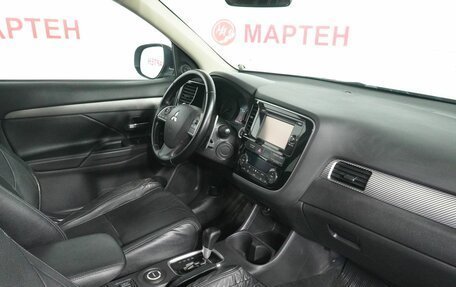 Mitsubishi Outlander III рестайлинг 3, 2014 год, 1 180 000 рублей, 10 фотография