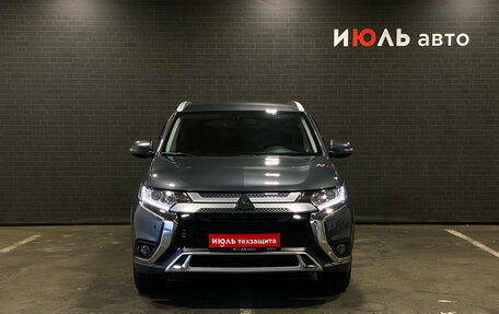 Mitsubishi Outlander III рестайлинг 3, 2019 год, 2 735 000 рублей, 2 фотография