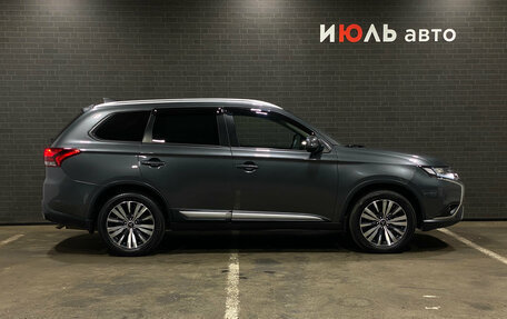 Mitsubishi Outlander III рестайлинг 3, 2019 год, 2 735 000 рублей, 4 фотография