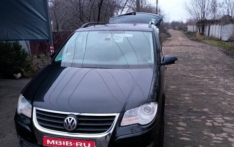 Volkswagen Touran III, 2006 год, 760 000 рублей, 1 фотография
