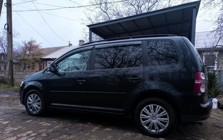 Volkswagen Touran III, 2006 год, 760 000 рублей, 3 фотография
