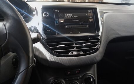Peugeot 2008 II, 2015 год, 1 190 000 рублей, 13 фотография