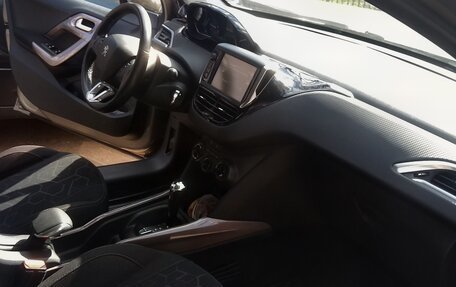 Peugeot 2008 II, 2015 год, 1 190 000 рублей, 11 фотография