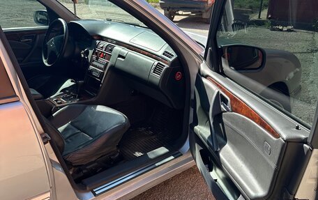 Mercedes-Benz E-Класс, 2001 год, 450 000 рублей, 9 фотография
