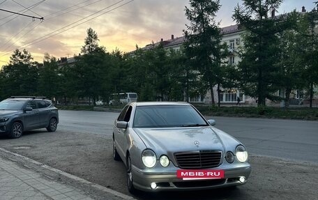 Mercedes-Benz E-Класс, 2001 год, 450 000 рублей, 12 фотография