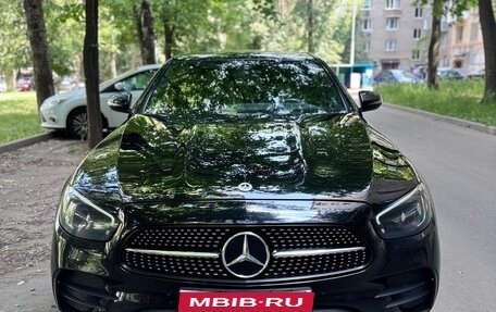 Mercedes-Benz E-Класс, 2021 год, 3 100 000 рублей, 1 фотография