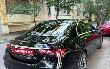 Mercedes-Benz E-Класс, 2021 год, 3 100 000 рублей, 4 фотография