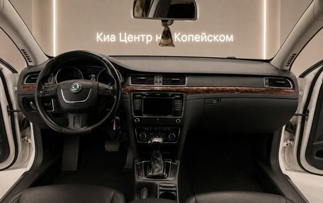 Skoda Superb III рестайлинг, 2011 год, 995 000 рублей, 11 фотография