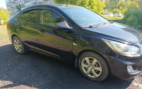 Hyundai Solaris II рестайлинг, 2013 год, 670 000 рублей, 3 фотография