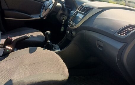 Hyundai Solaris II рестайлинг, 2013 год, 670 000 рублей, 14 фотография