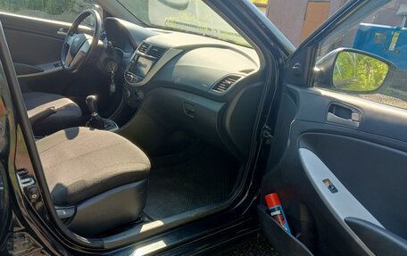 Hyundai Solaris II рестайлинг, 2013 год, 670 000 рублей, 15 фотография