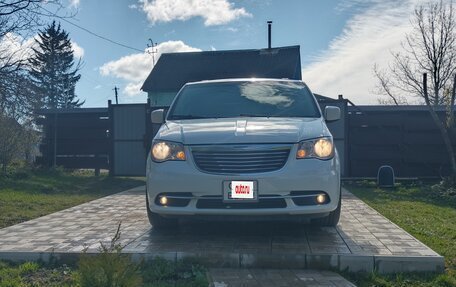 Chrysler Town & Country V рестайлинг, 2011 год, 1 690 000 рублей, 6 фотография