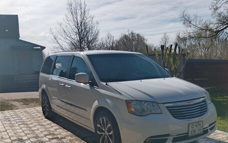 Chrysler Town & Country V рестайлинг, 2011 год, 1 690 000 рублей, 9 фотография