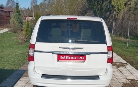 Chrysler Town & Country V рестайлинг, 2011 год, 1 690 000 рублей, 7 фотография