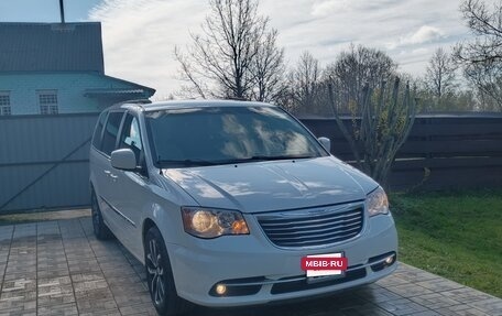 Chrysler Town & Country V рестайлинг, 2011 год, 1 690 000 рублей, 4 фотография