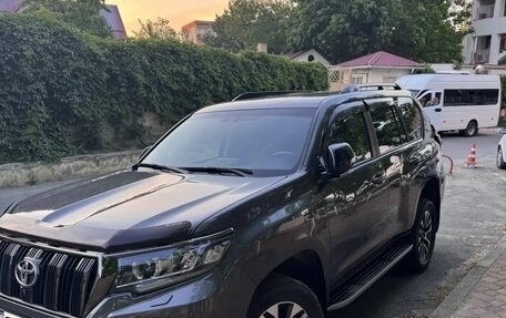 Toyota Land Cruiser Prado 150 рестайлинг 2, 2021 год, 6 500 000 рублей, 1 фотография