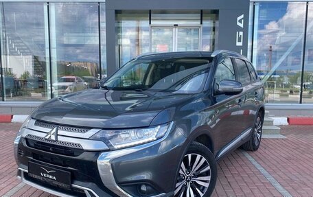 Mitsubishi Outlander III рестайлинг 3, 2018 год, 1 630 000 рублей, 1 фотография