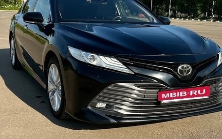 Toyota Camry, 2018 год, 2 700 000 рублей, 2 фотография