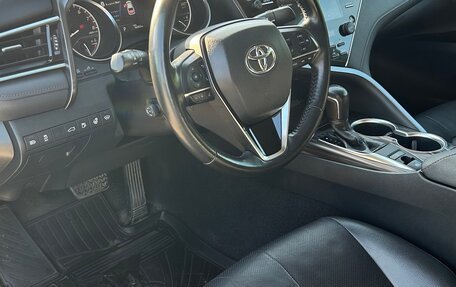 Toyota Camry, 2018 год, 2 700 000 рублей, 9 фотография