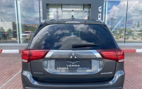 Mitsubishi Outlander III рестайлинг 3, 2018 год, 1 630 000 рублей, 5 фотография
