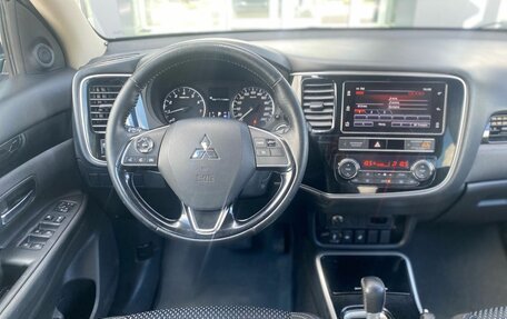 Mitsubishi Outlander III рестайлинг 3, 2018 год, 1 630 000 рублей, 9 фотография