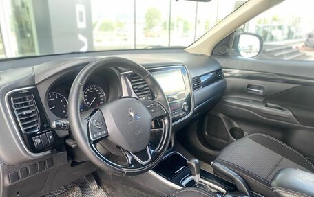 Mitsubishi Outlander III рестайлинг 3, 2018 год, 1 630 000 рублей, 8 фотография