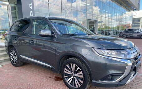 Mitsubishi Outlander III рестайлинг 3, 2018 год, 1 630 000 рублей, 3 фотография