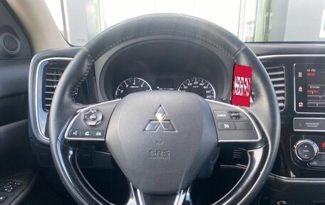 Mitsubishi Outlander III рестайлинг 3, 2018 год, 1 630 000 рублей, 10 фотография