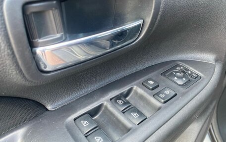 Mitsubishi Outlander III рестайлинг 3, 2018 год, 1 630 000 рублей, 14 фотография