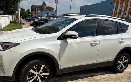 Toyota RAV4, 2017 год, 2 500 000 рублей, 2 фотография