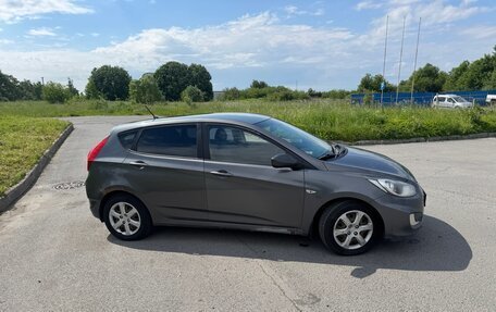 Hyundai Solaris II рестайлинг, 2011 год, 480 000 рублей, 2 фотография