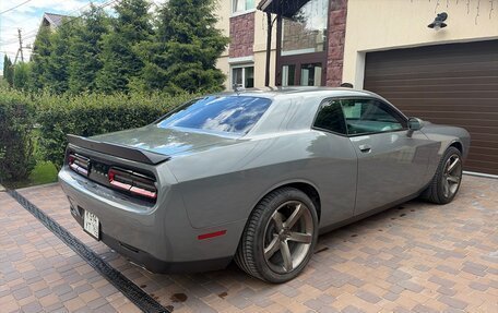 Dodge Challenger III рестайлинг 2, 2018 год, 3 690 000 рублей, 4 фотография