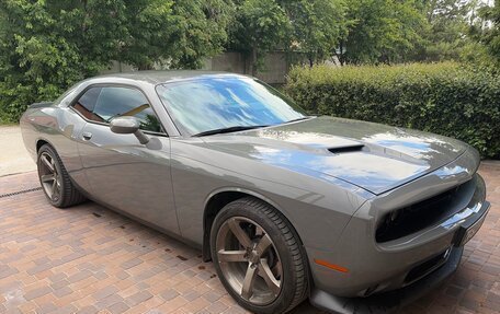 Dodge Challenger III рестайлинг 2, 2018 год, 3 690 000 рублей, 3 фотография