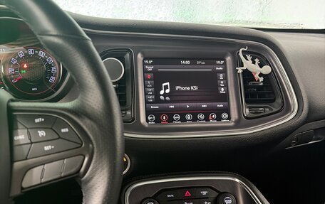 Dodge Challenger III рестайлинг 2, 2018 год, 3 690 000 рублей, 10 фотография