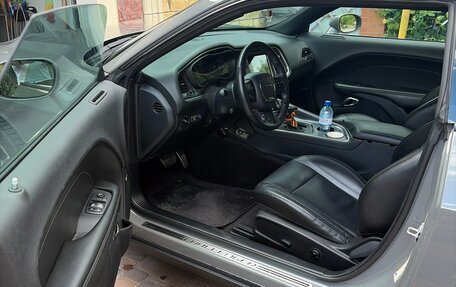 Dodge Challenger III рестайлинг 2, 2018 год, 3 690 000 рублей, 6 фотография