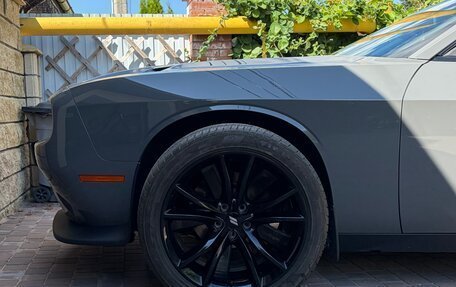 Dodge Challenger III рестайлинг 2, 2018 год, 3 690 000 рублей, 14 фотография