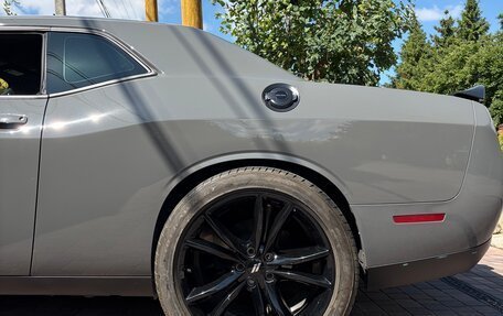 Dodge Challenger III рестайлинг 2, 2018 год, 3 690 000 рублей, 15 фотография
