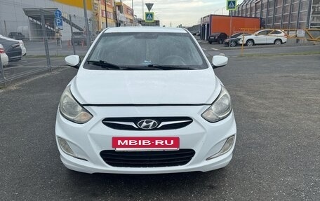 Hyundai Solaris II рестайлинг, 2012 год, 350 000 рублей, 3 фотография