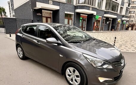 Hyundai Solaris II рестайлинг, 2015 год, 980 000 рублей, 1 фотография