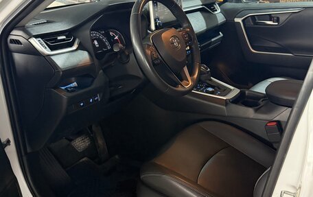 Toyota RAV4, 2021 год, 4 800 000 рублей, 8 фотография