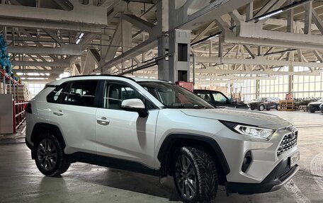 Toyota RAV4, 2021 год, 4 800 000 рублей, 13 фотография