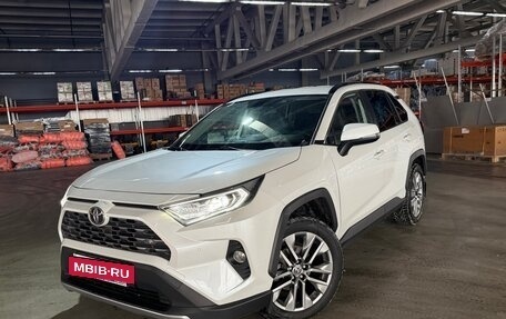 Toyota RAV4, 2021 год, 4 800 000 рублей, 9 фотография